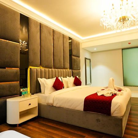 Hotel Adsan Heights Gajraula ภายนอก รูปภาพ