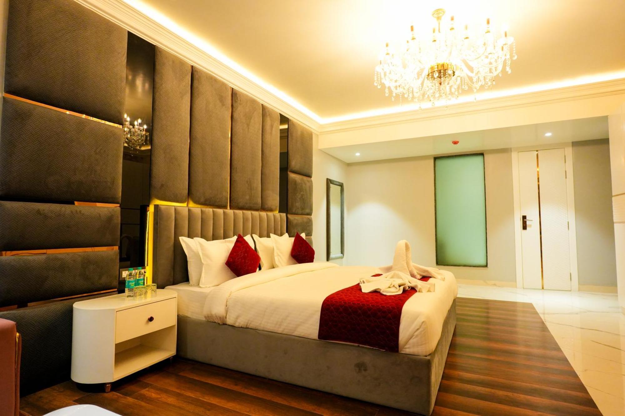 Hotel Adsan Heights Gajraula ภายนอก รูปภาพ