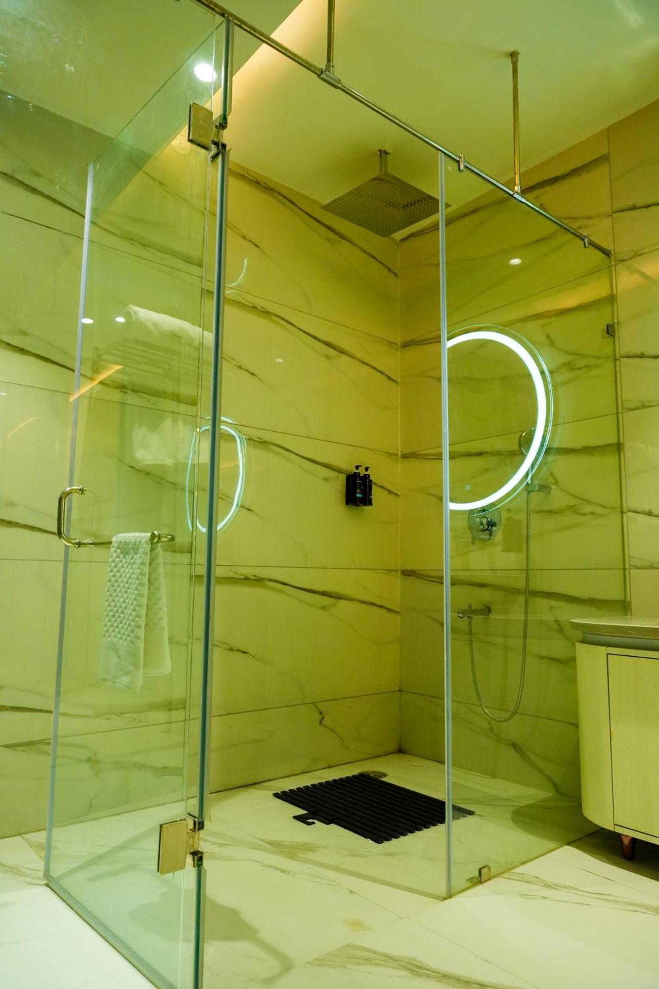 Hotel Adsan Heights Gajraula ภายนอก รูปภาพ