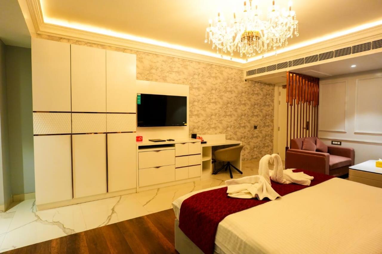 Hotel Adsan Heights Gajraula ภายนอก รูปภาพ