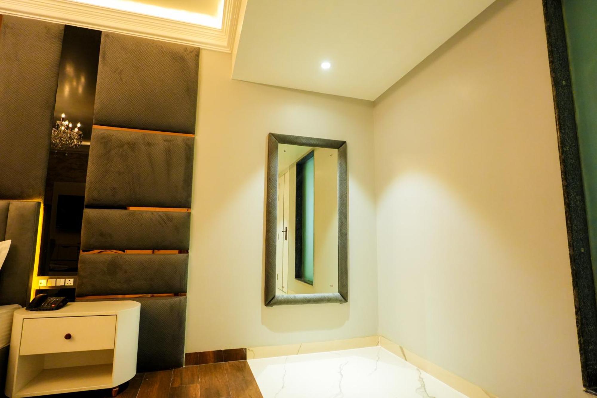 Hotel Adsan Heights Gajraula ภายนอก รูปภาพ