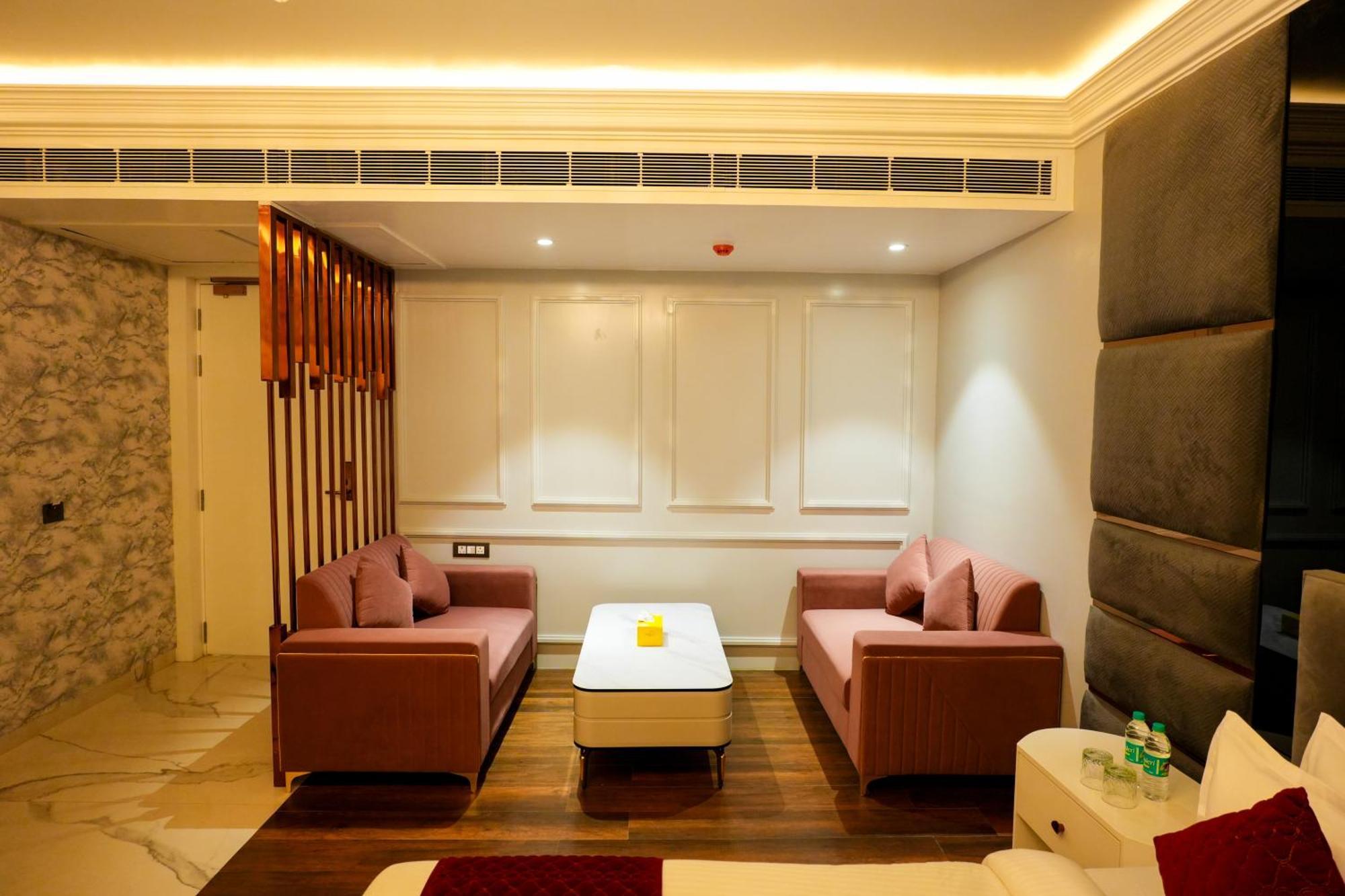 Hotel Adsan Heights Gajraula ภายนอก รูปภาพ