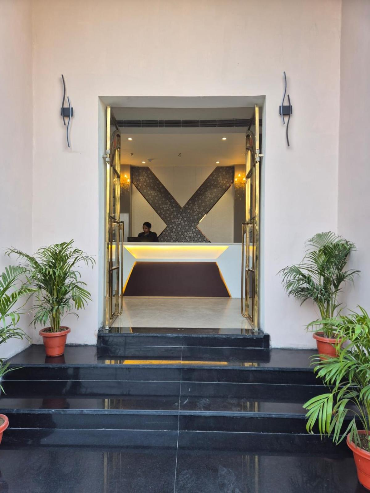 Hotel Adsan Heights Gajraula ภายนอก รูปภาพ