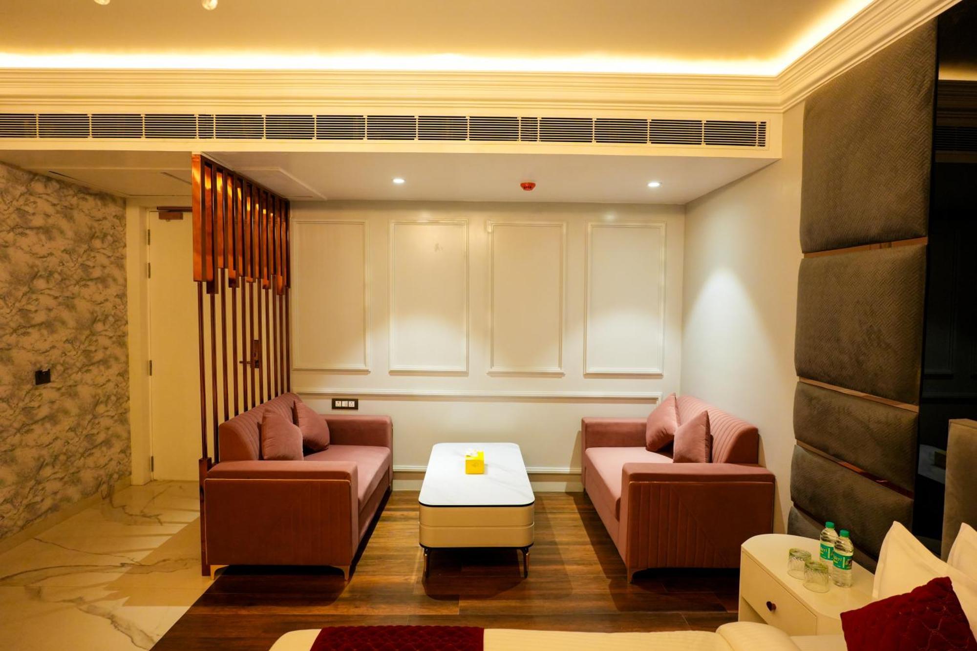 Hotel Adsan Heights Gajraula ภายนอก รูปภาพ